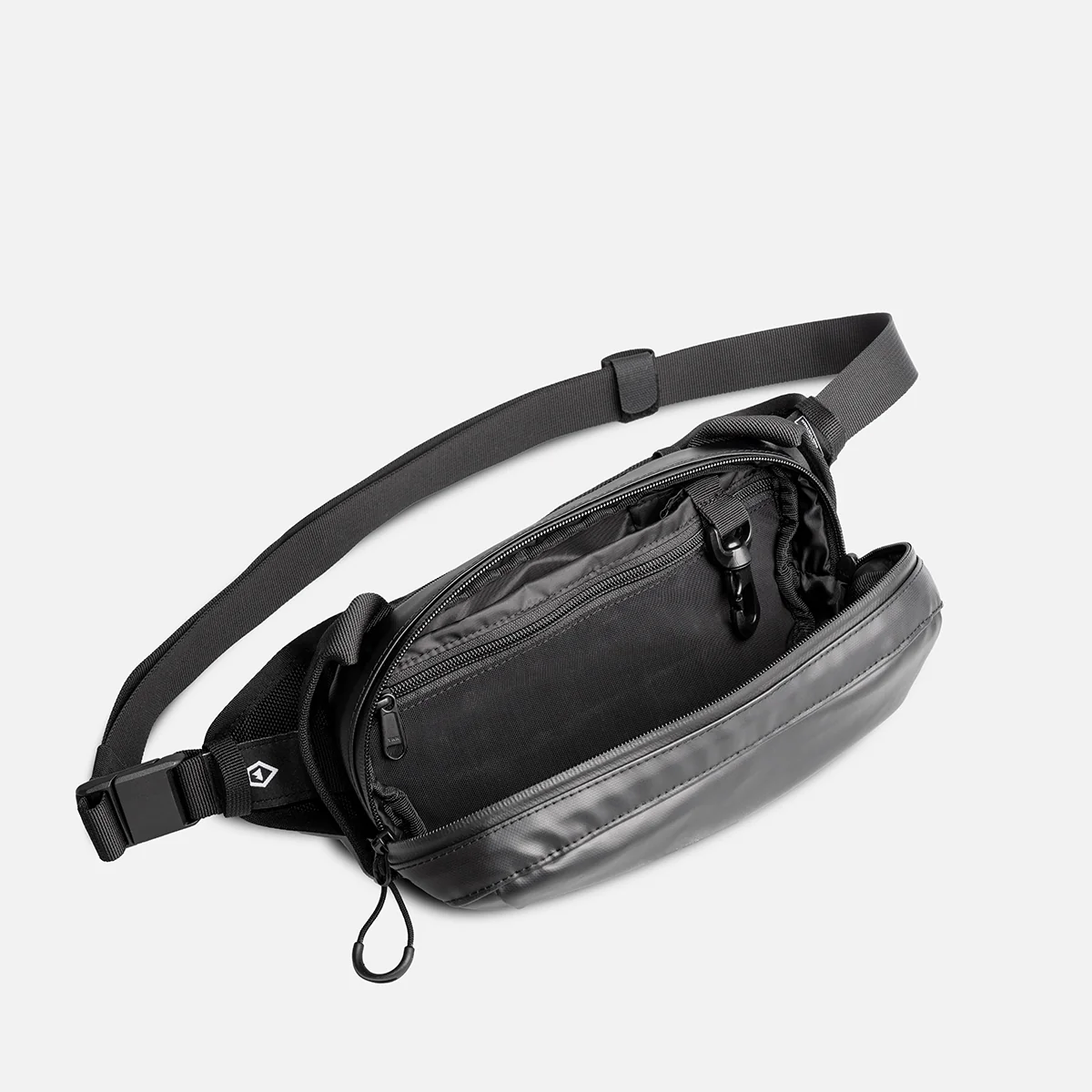 D1 Fanny Pack in Black - Image 3