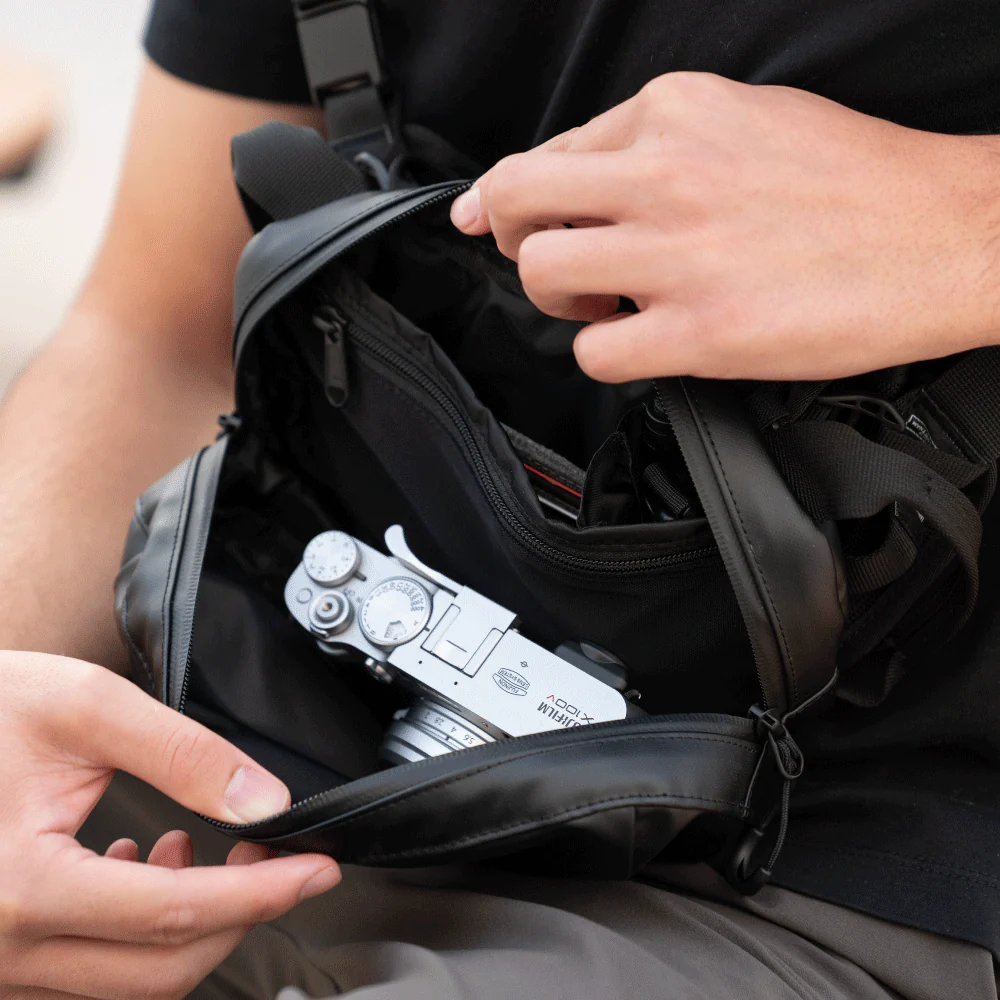 D1 Fanny Pack in Black - Image 5
