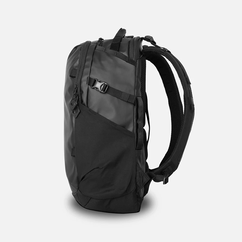 NIMBUS 18L in Black - Image 4
