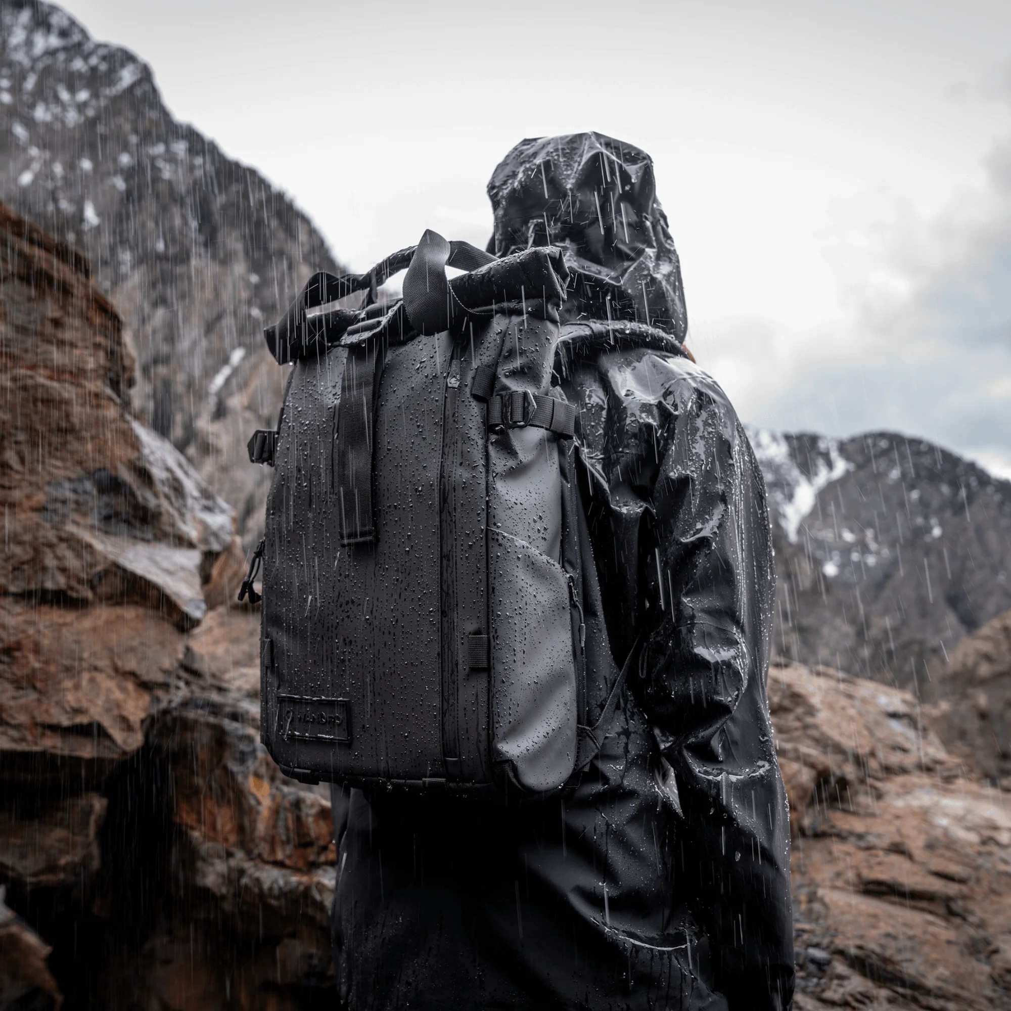 PRVKE 15L in Black - Image 8