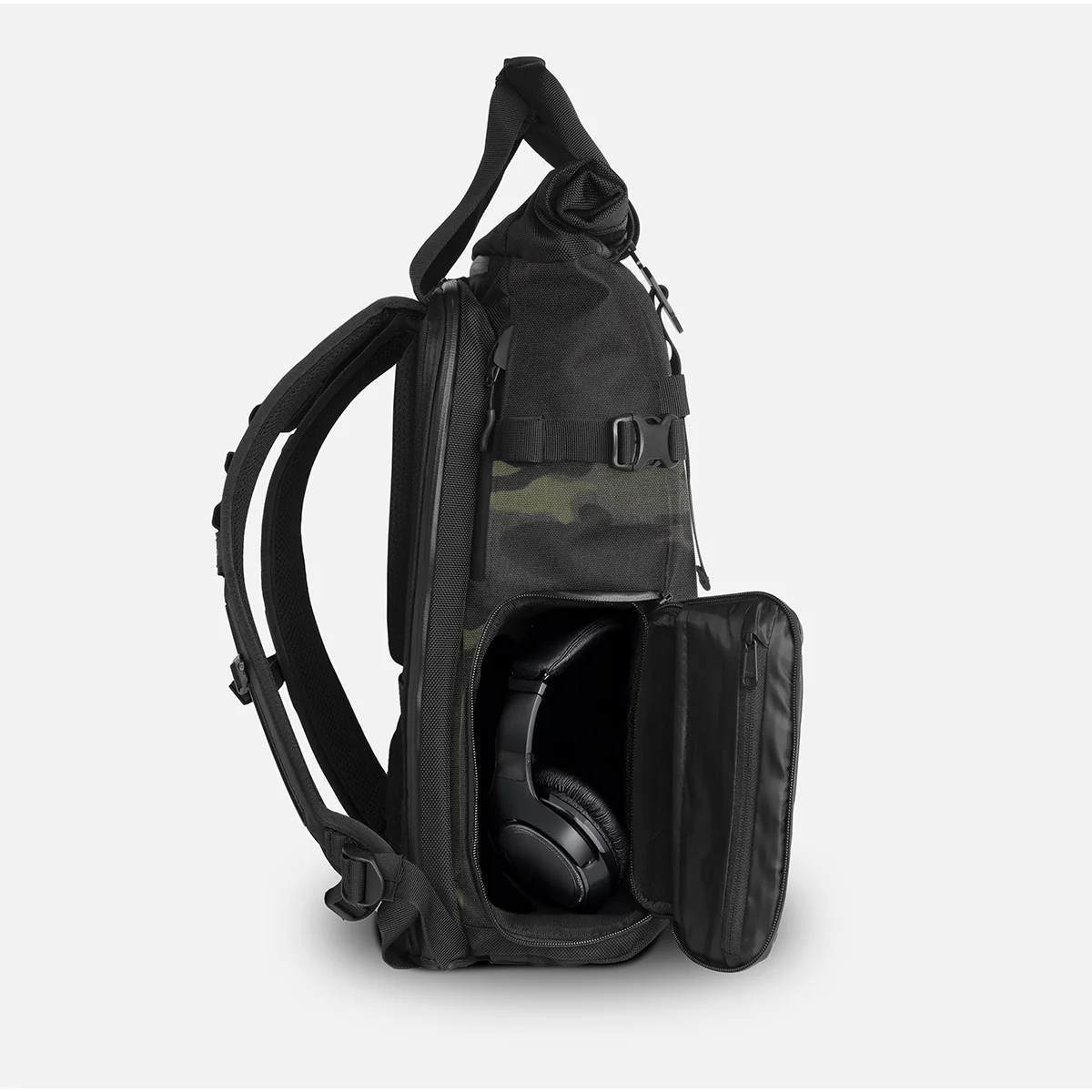 PRVKE 31L V3 in MultiCam Black - Image 7